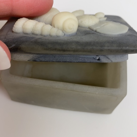 Shells and Stone Trinket Keepsakes Jewelry Box, Costal Beach Vibes Accessory - Picture 4 of 10